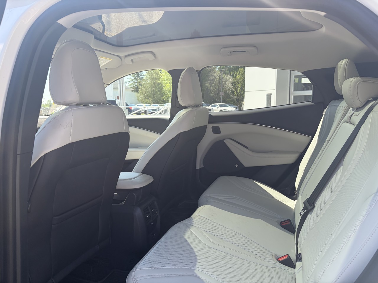 2022 Ford Mustang Mach-E PREMIUM AWD Main Image