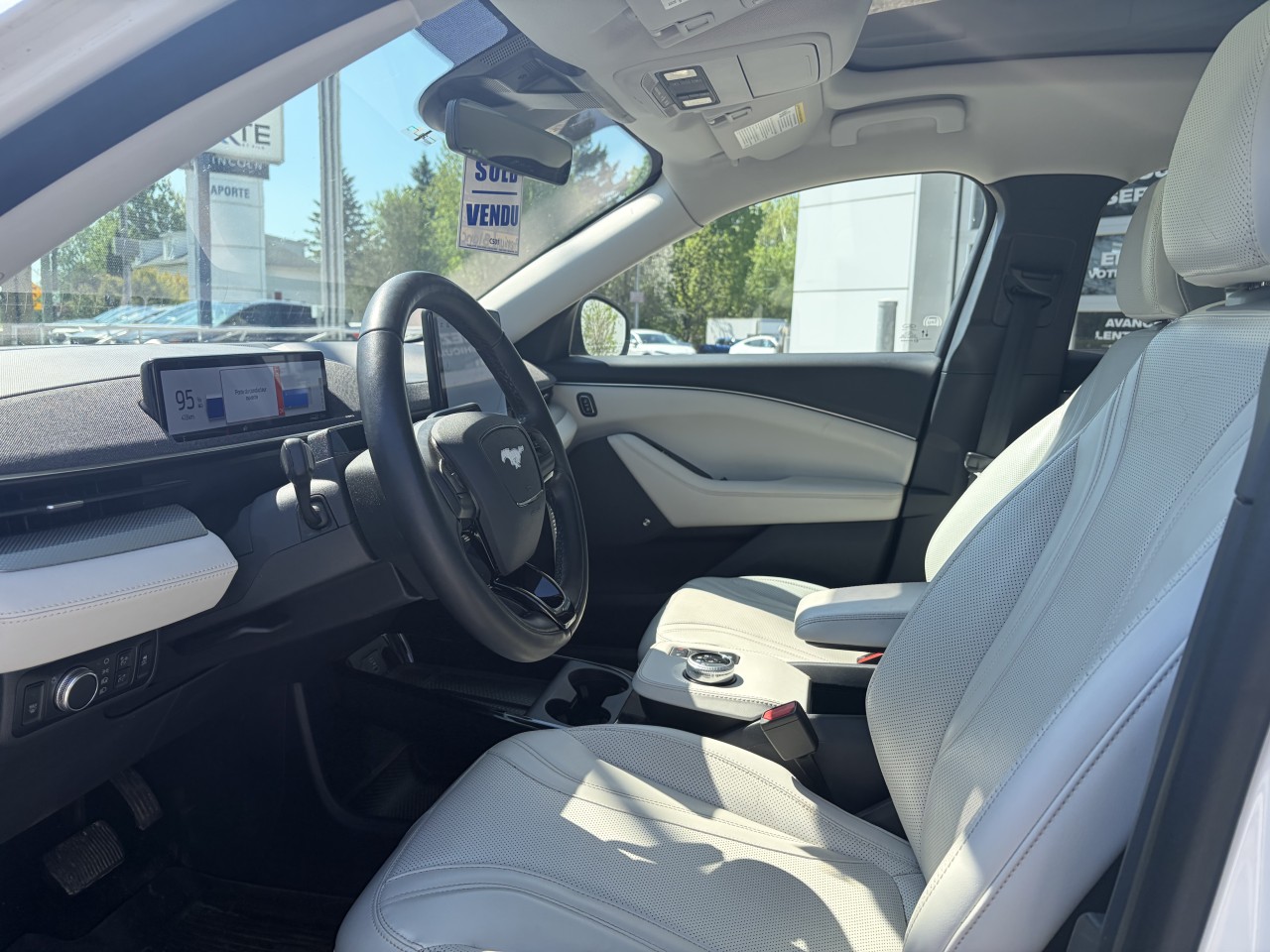 2022 Ford Mustang Mach-E PREMIUM AWD Main Image