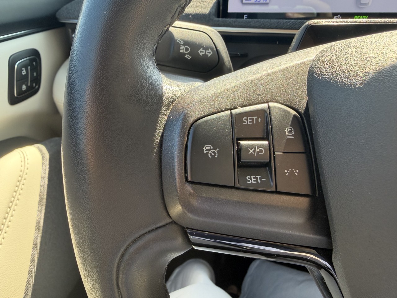 2022 Ford Mustang Mach-E PREMIUM AWD Main Image