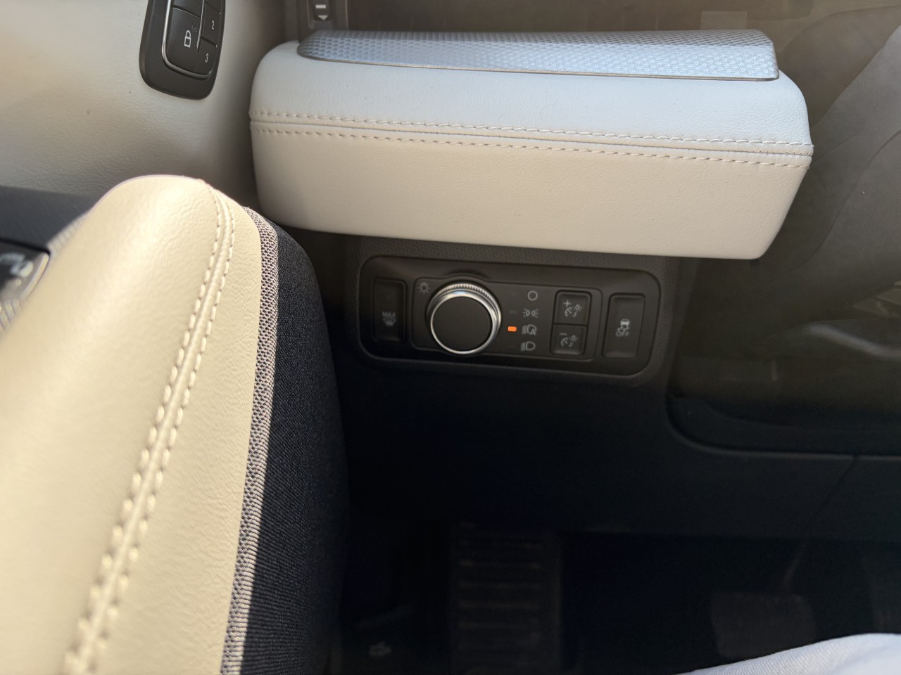 2022 Ford Mustang Mach-E PREMIUM AWD Main Image