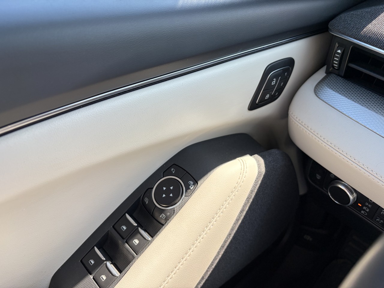 2022 Ford Mustang Mach-E PREMIUM AWD Main Image
