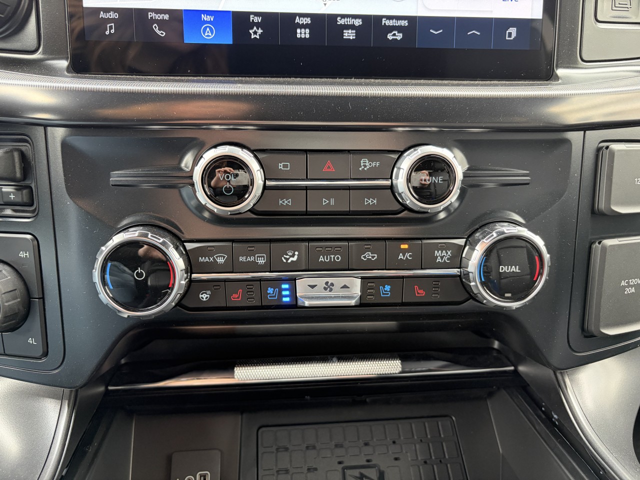 2026 Ford F-150 LARIAT 4X4 SUPERCREW POWERBOOST HYBRID Main Image