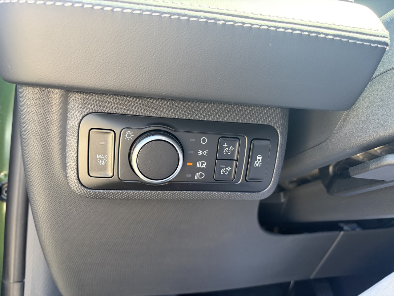 2026 Ford Mustang Mach-E SELECT AWD 73 KWH BANC CHAUFFANT Main Image