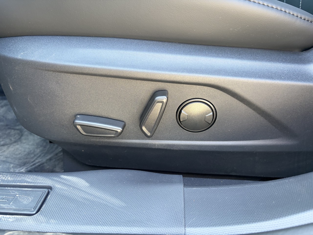 2026 Ford Mustang Mach-E SELECT AWD 73 KWH BANC CHAUFFANT Main Image