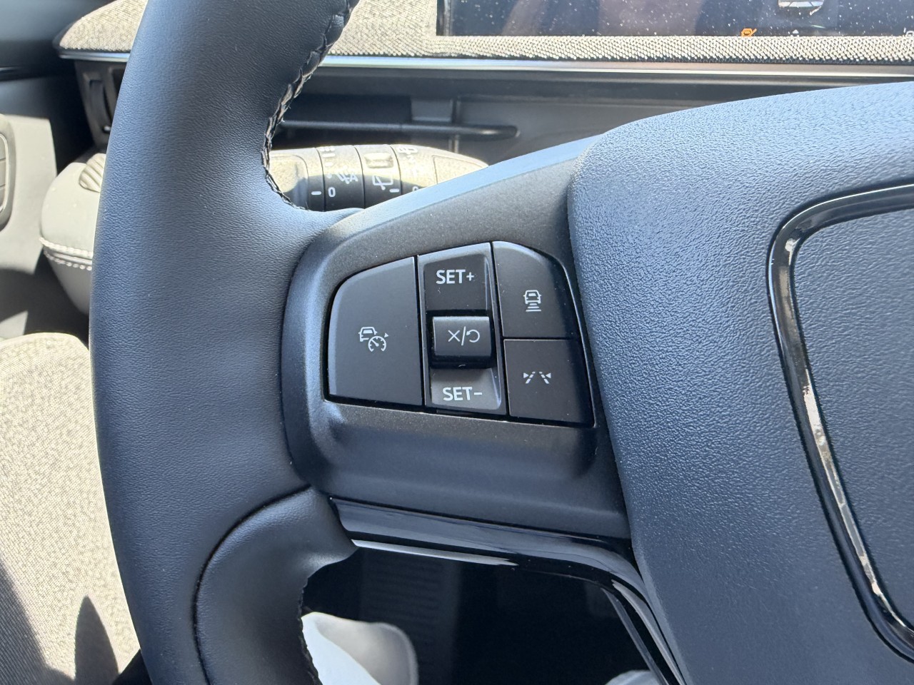 2026 Ford Mustang Mach-E SELECT AWD 73 KWH BANC CHAUFFANT Main Image