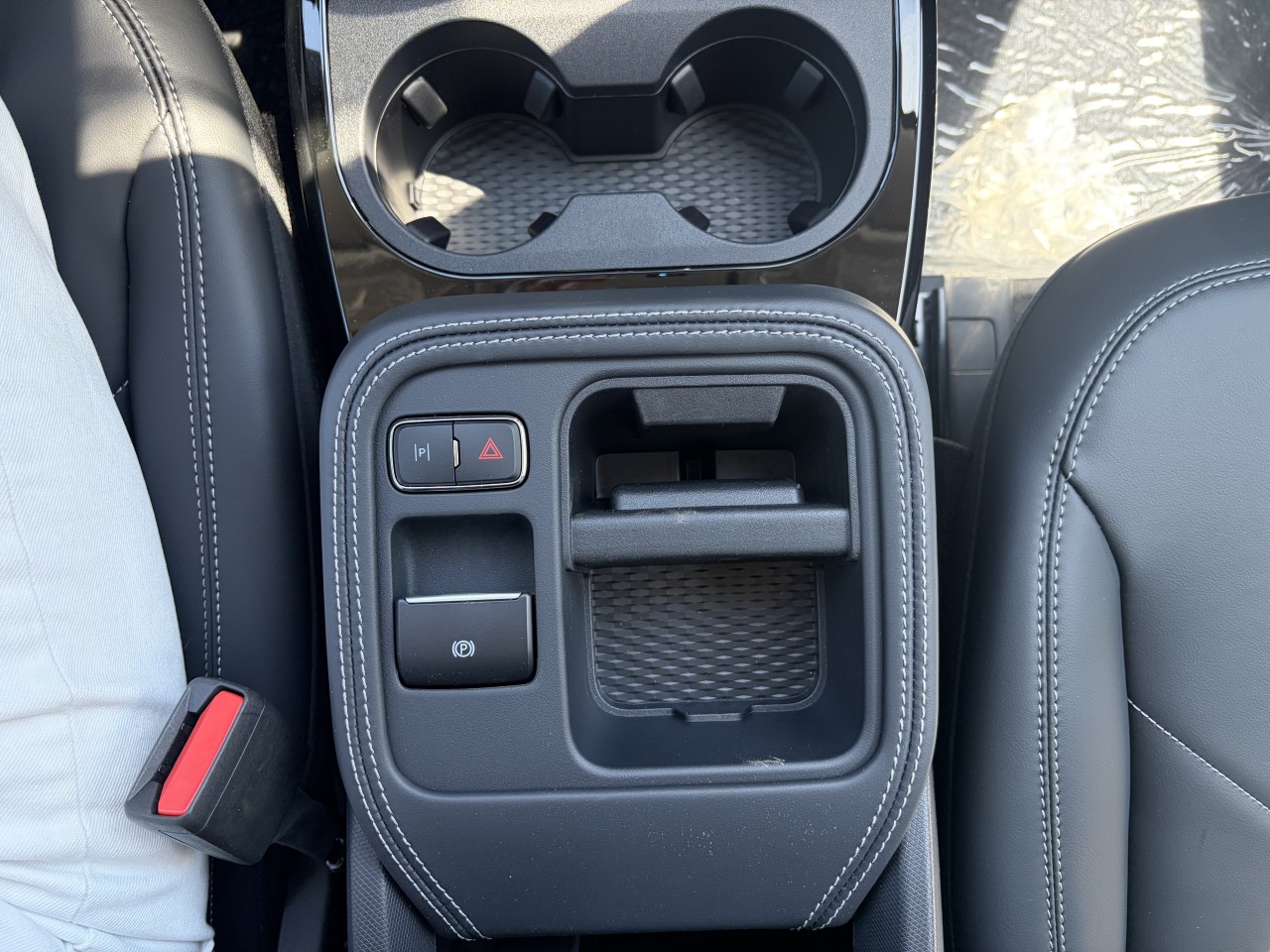 2026 Ford Mustang Mach-E SELECT AWD 73 KWH BANC CHAUFFANT Main Image
