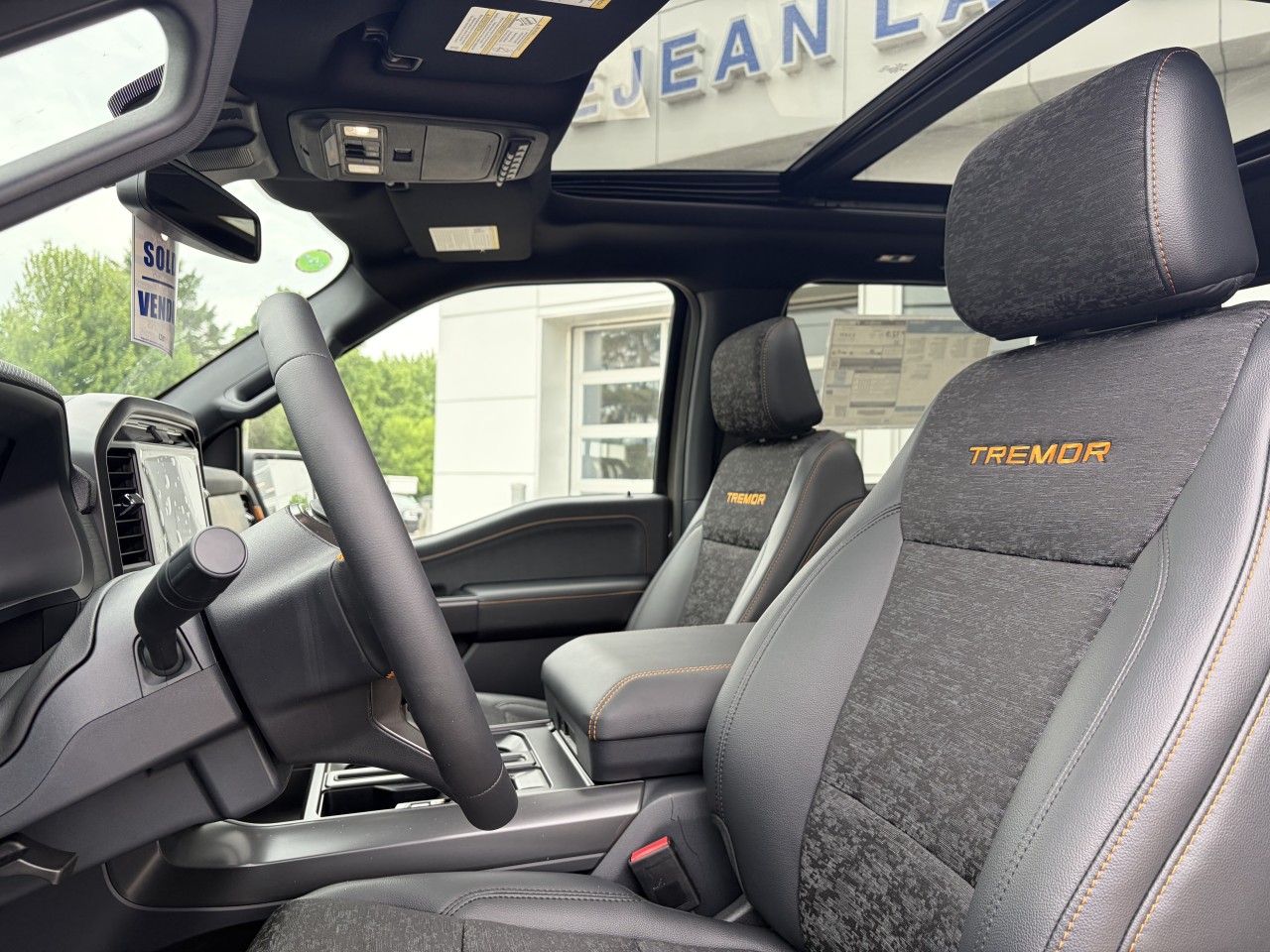 2026 Ford F-150 TREMOR ENSEMBLE REMORQUAGE TRACTION 4X4 ECOBOOST TOIT OUVRANT 401A Main Image