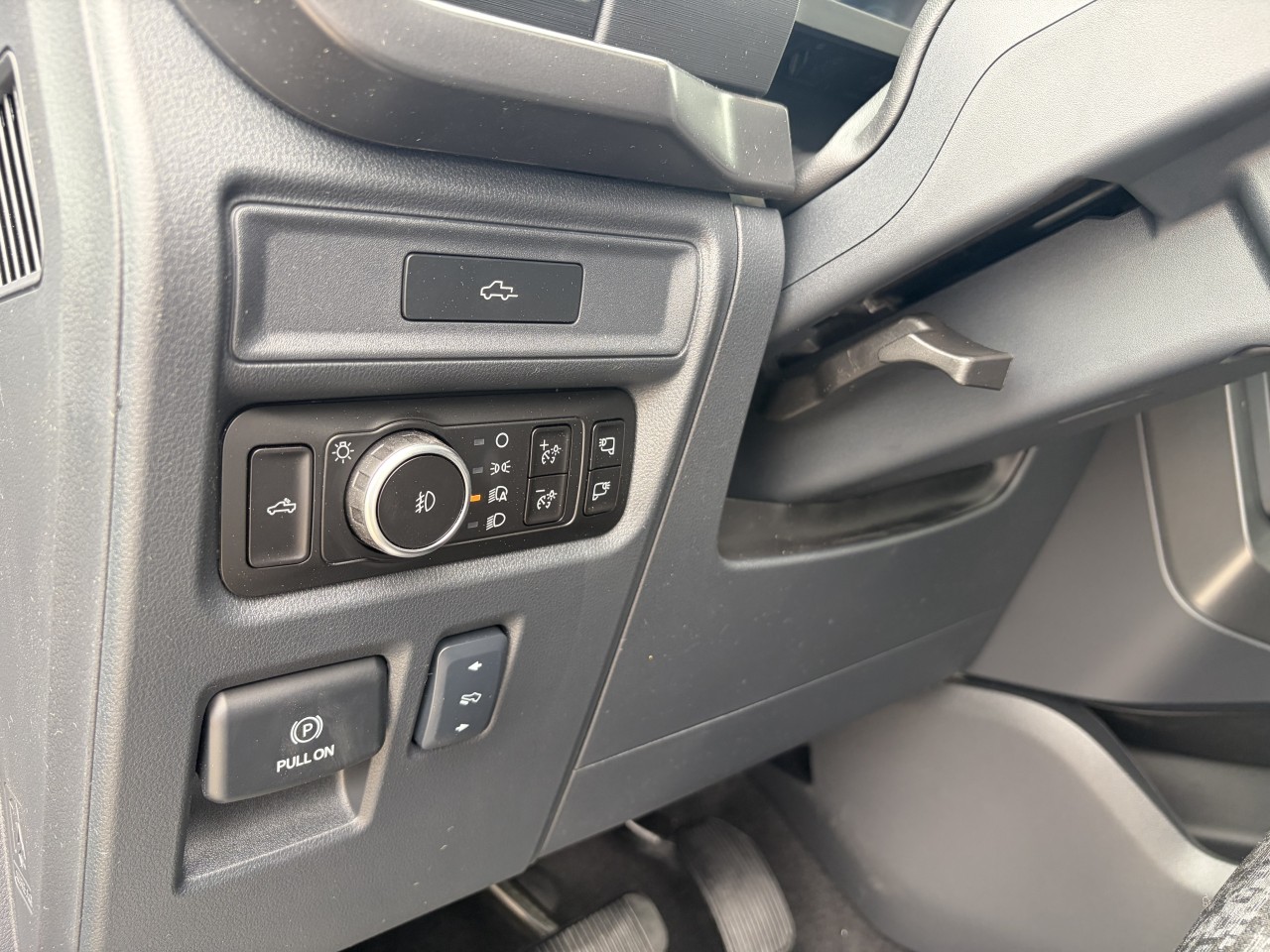 2026 Ford F-150 TREMOR ENSEMBLE REMORQUAGE TRACTION 4X4 ECOBOOST TOIT OUVRANT 401A Main Image