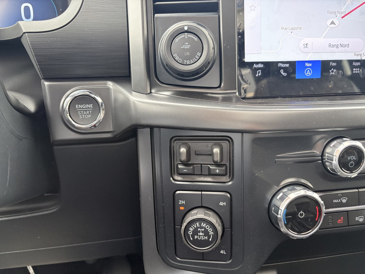 2026 Ford F-150 TREMOR ENSEMBLE REMORQUAGE TRACTION 4X4 ECOBOOST TOIT OUVRANT 401A Main Image
