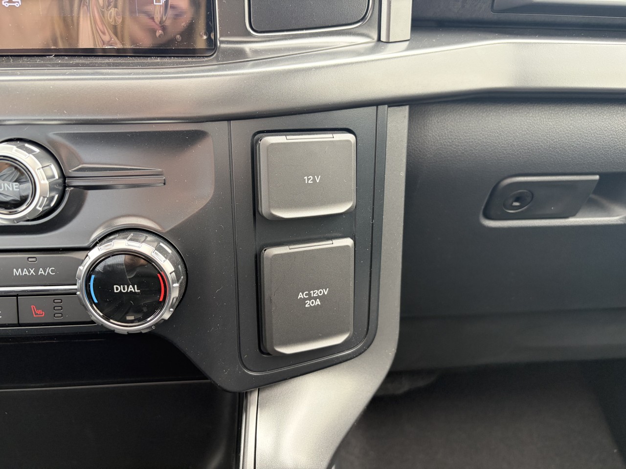 2026 Ford F-150 TREMOR ENSEMBLE REMORQUAGE TRACTION 4X4 ECOBOOST TOIT OUVRANT 401A Main Image