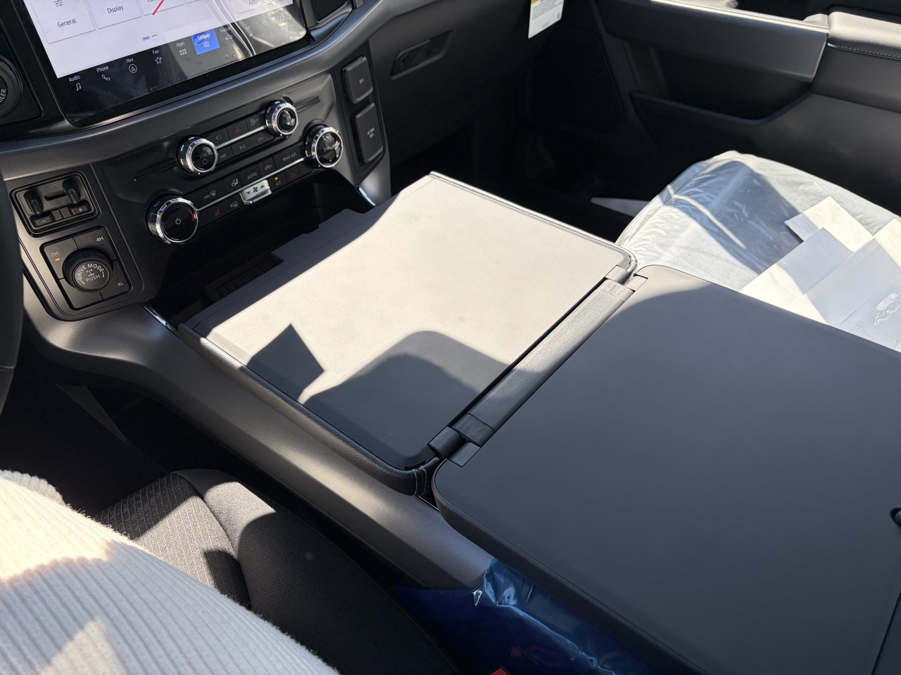 2026 Ford F-150 XLT 302A 4X4 POWERBOOST HYBRIDE Main Image