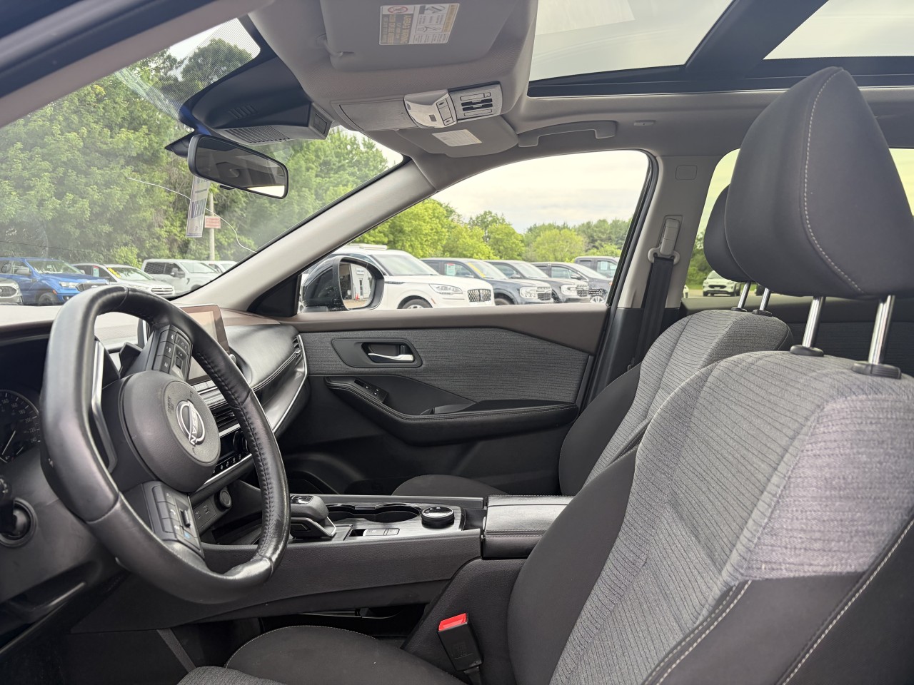2023 Nissan Rogue SV Main Image