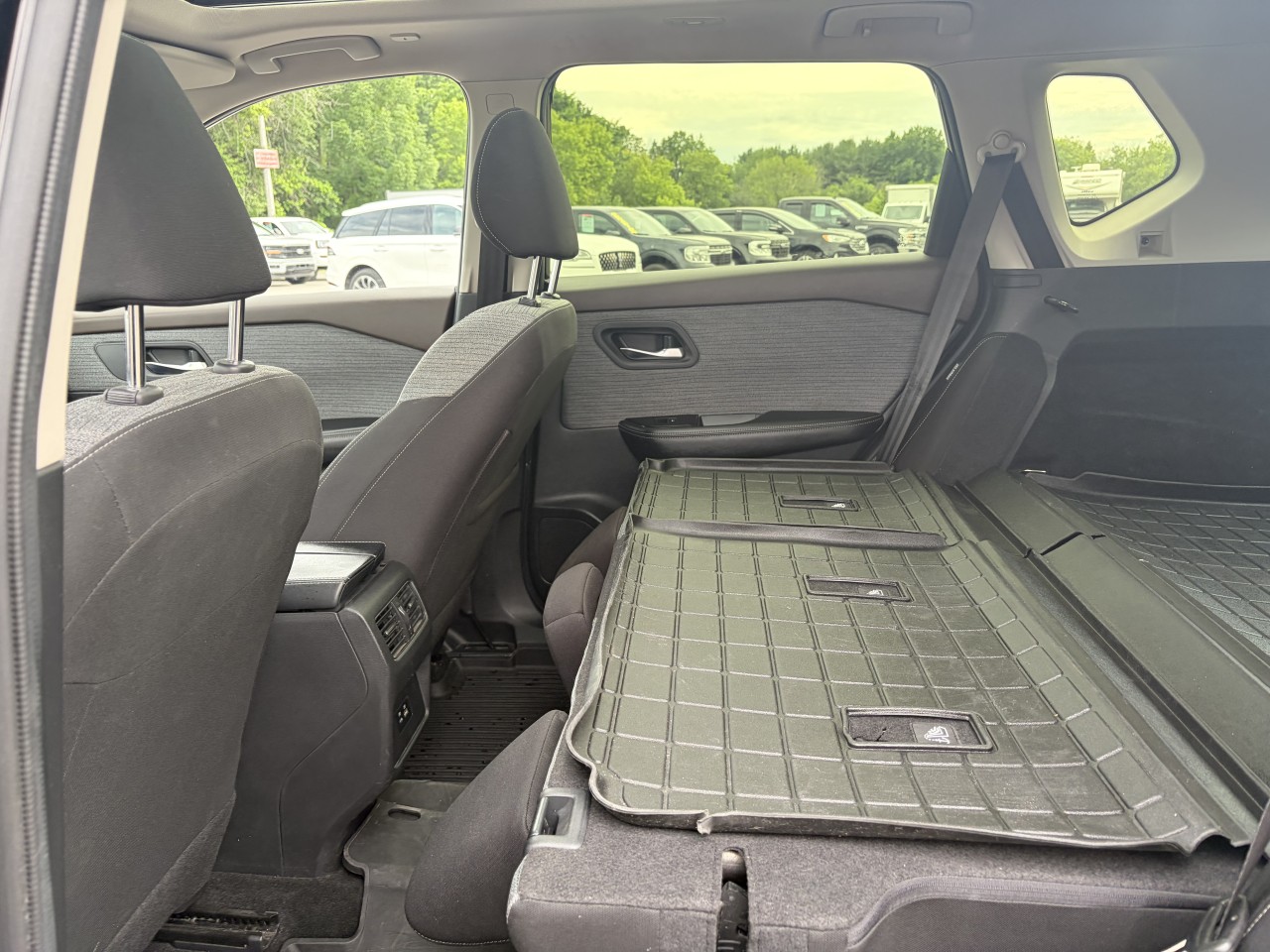 2023 Nissan Rogue SV Main Image