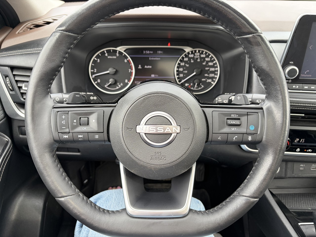 2023 Nissan Rogue SV Main Image