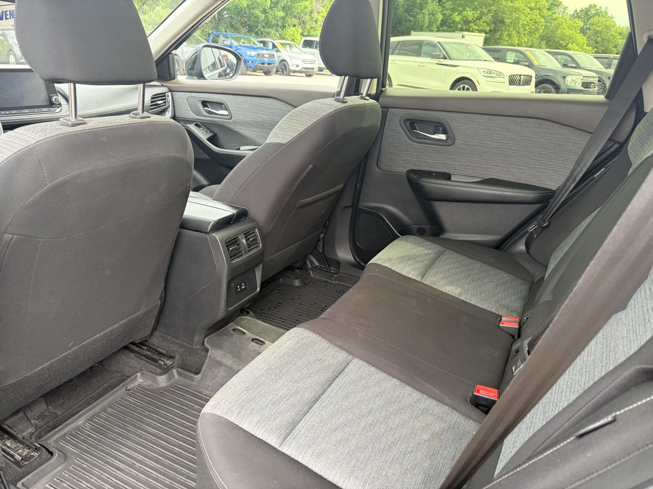 2023 Nissan Rogue SV Main Image