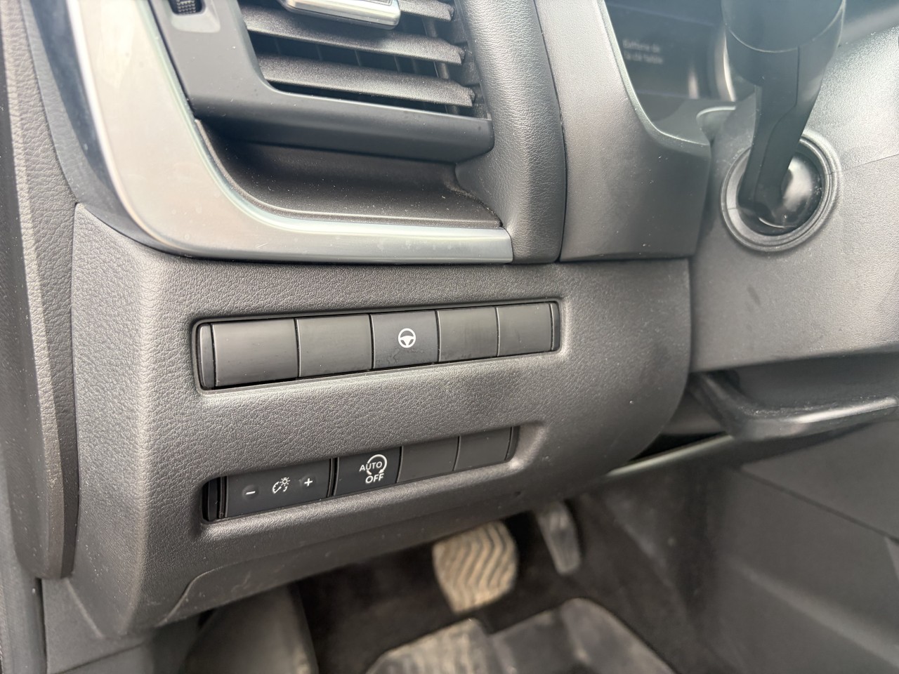 2023 Nissan Rogue SV Main Image