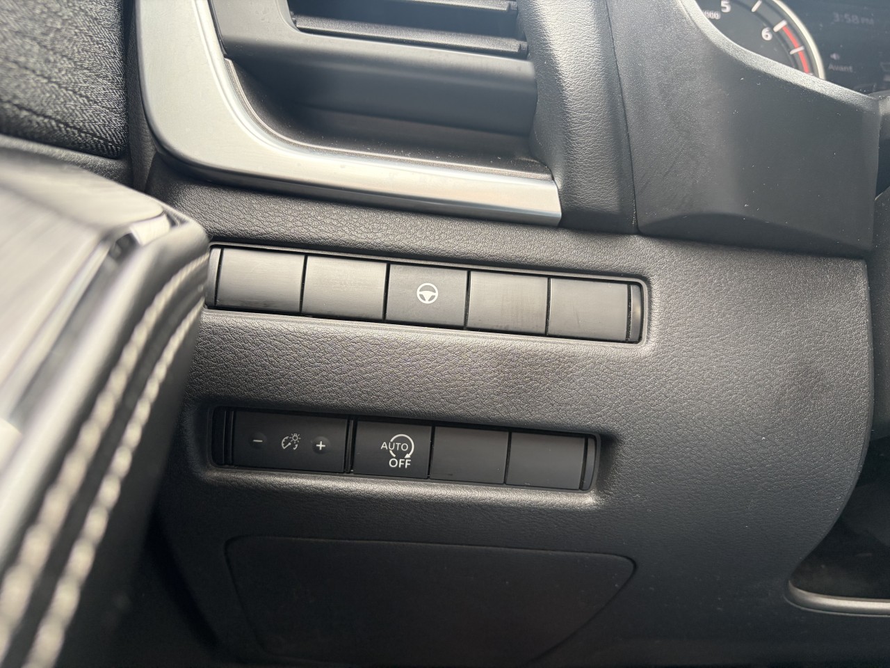 2023 Nissan Rogue SV Main Image