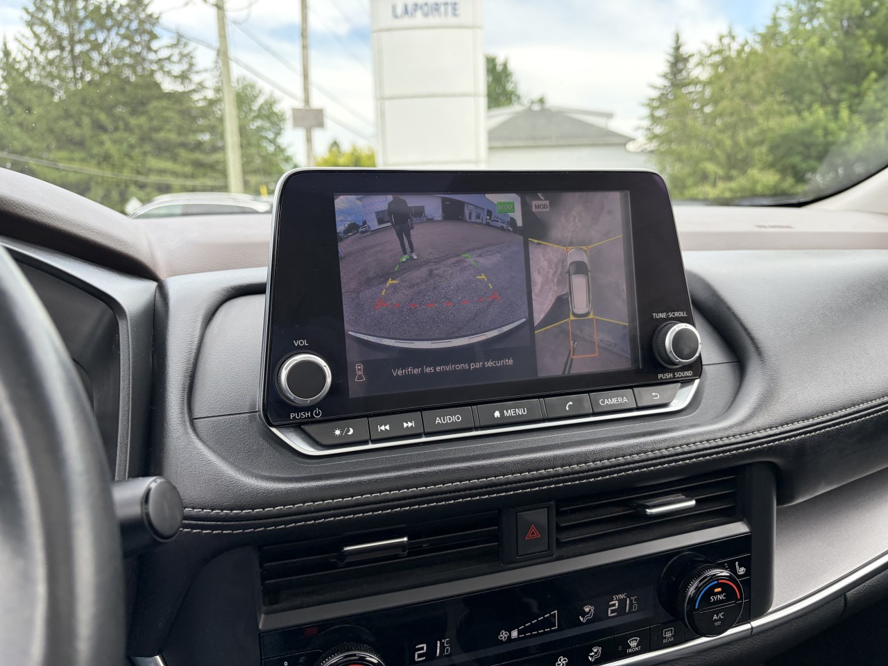 2023 Nissan Rogue SV Main Image