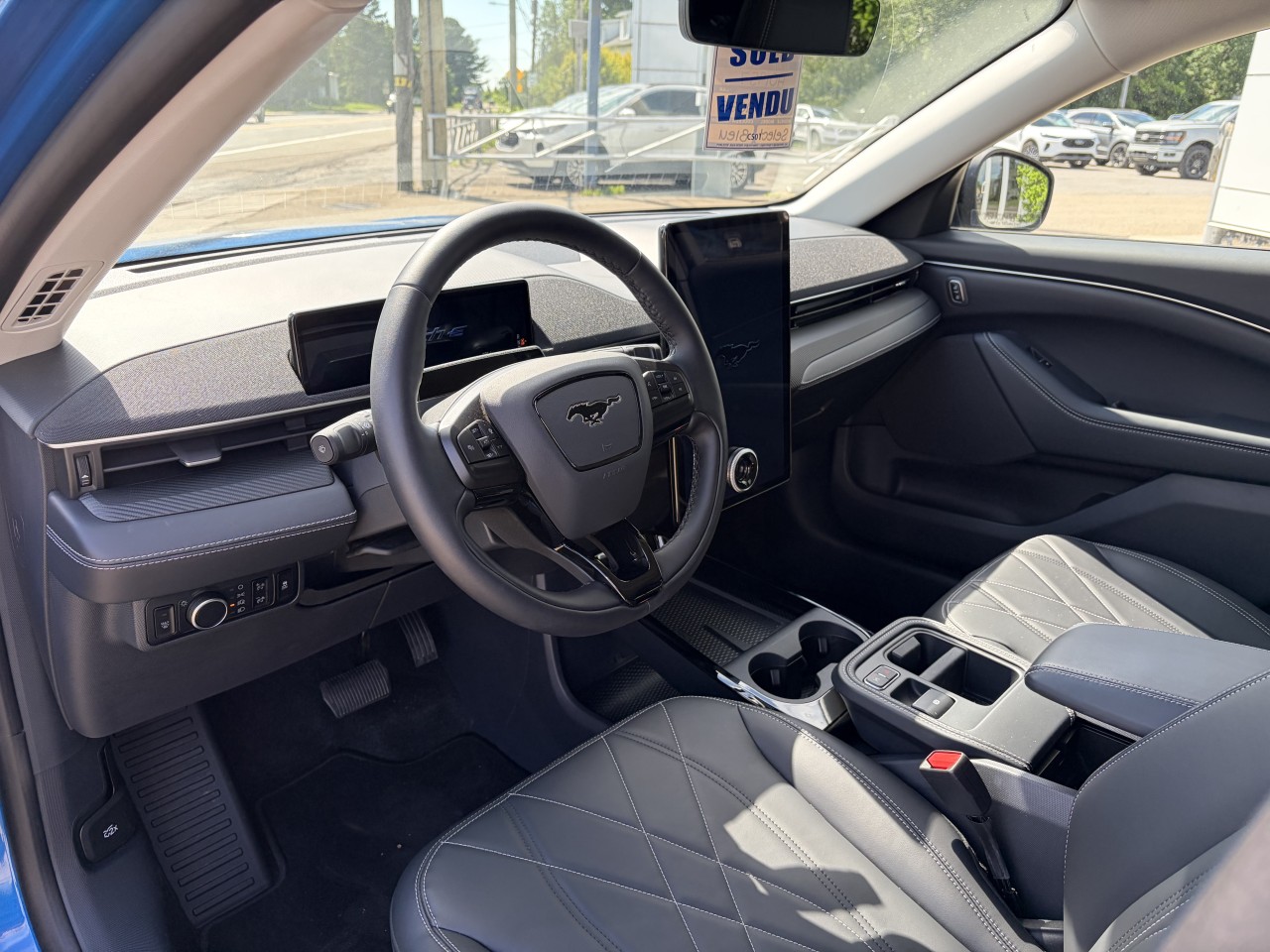 2025 Ford Mustang Mach-E SELECT SIÈGES AVANT CHAUFFANT TAPIS RECHARGE SANS FIL Main Image