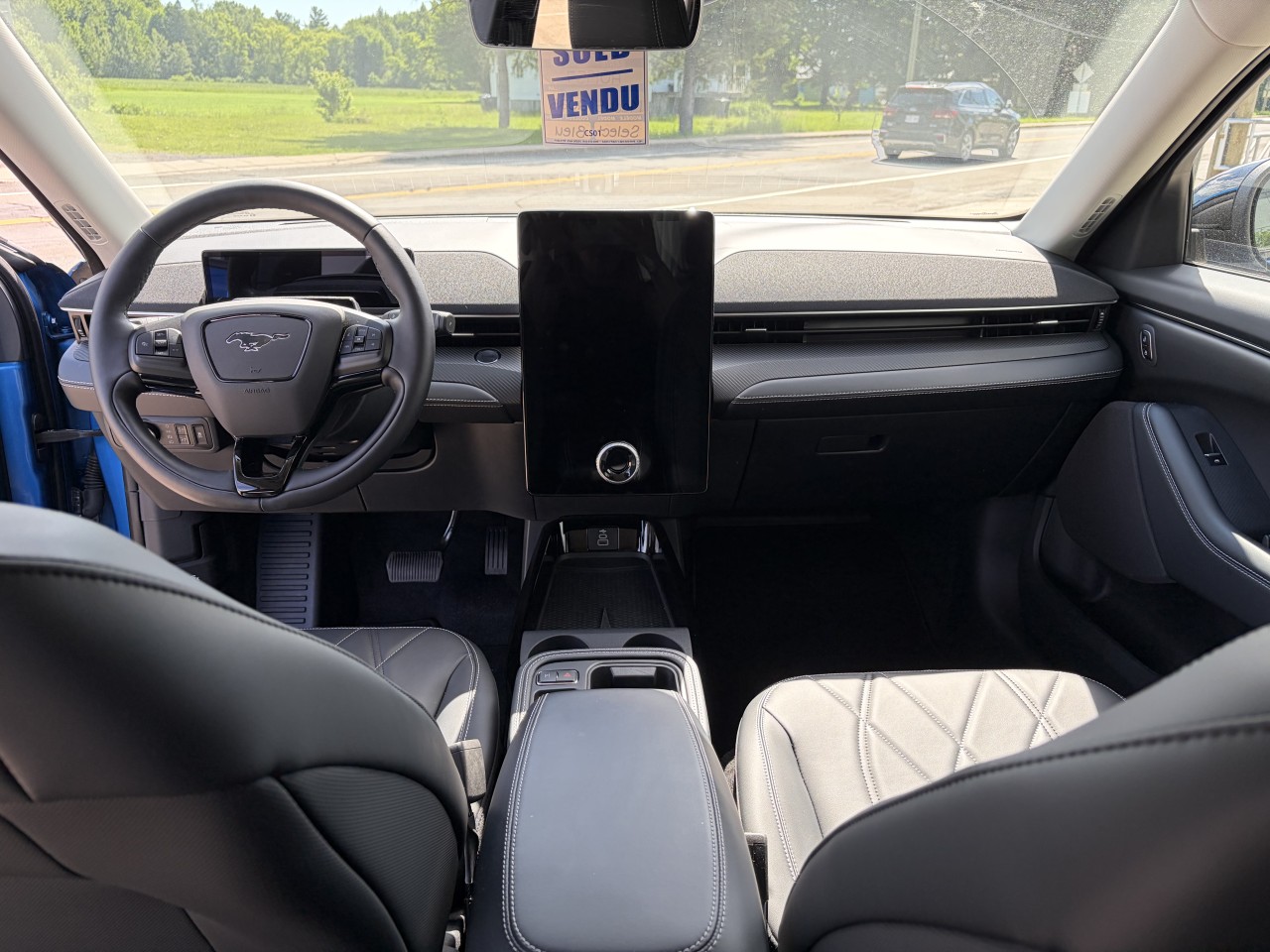 2025 Ford Mustang Mach-E SELECT SIÈGES AVANT CHAUFFANT TAPIS RECHARGE SANS FIL Main Image