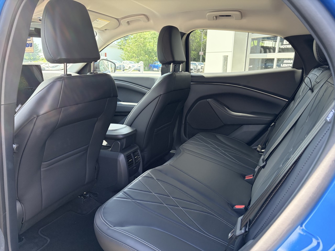2025 Ford Mustang Mach-E SELECT SIÈGES AVANT CHAUFFANT TAPIS RECHARGE SANS FIL Main Image