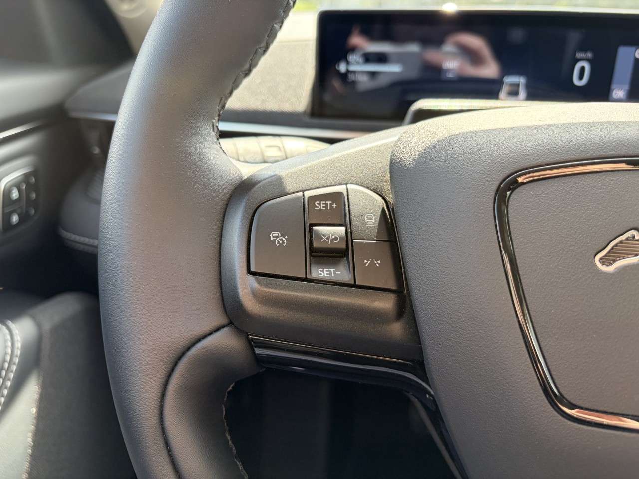 2025 Ford Mustang Mach-E SELECT SIÈGES AVANT CHAUFFANT TAPIS RECHARGE SANS FIL Main Image