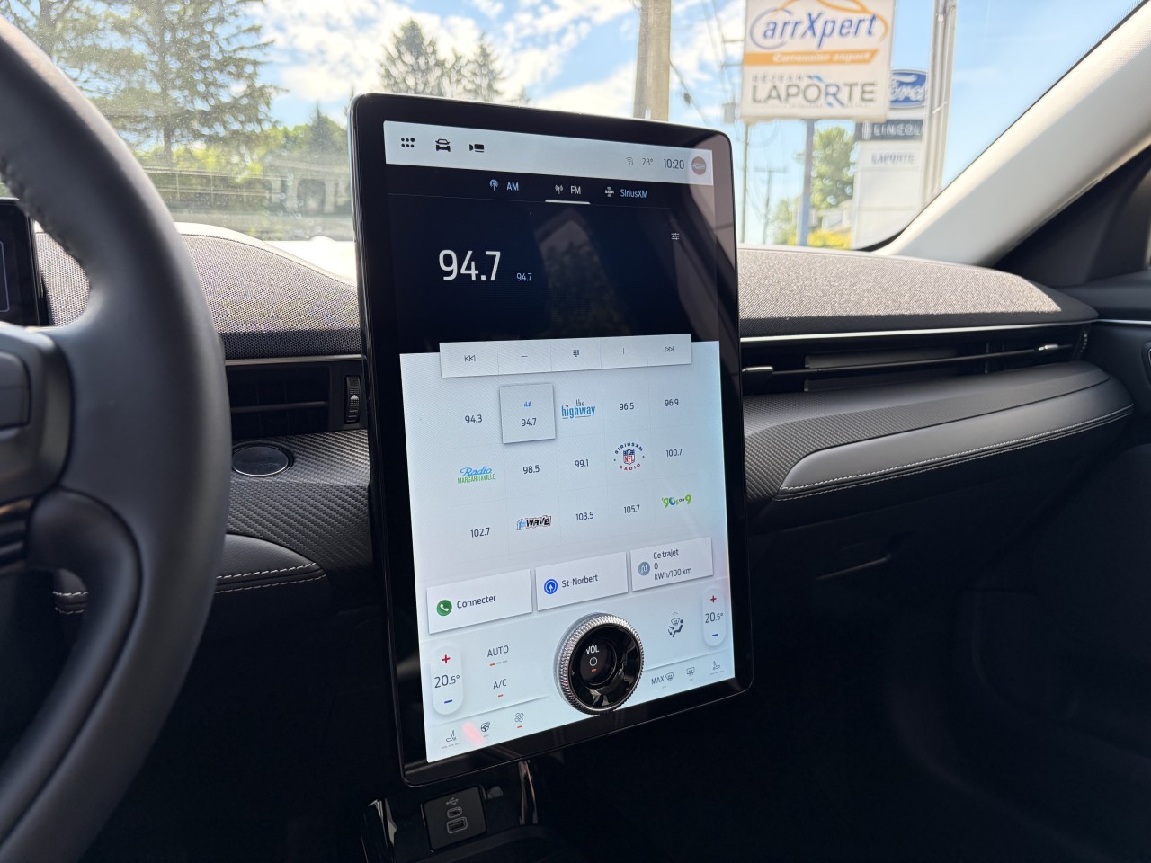 2025 Ford Mustang Mach-E SELECT SIÈGES AVANT CHAUFFANT TAPIS RECHARGE SANS FIL Main Image