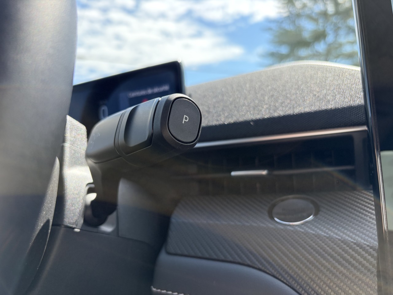 2025 Ford Mustang Mach-E SELECT SIÈGES AVANT CHAUFFANT TAPIS RECHARGE SANS FIL Main Image