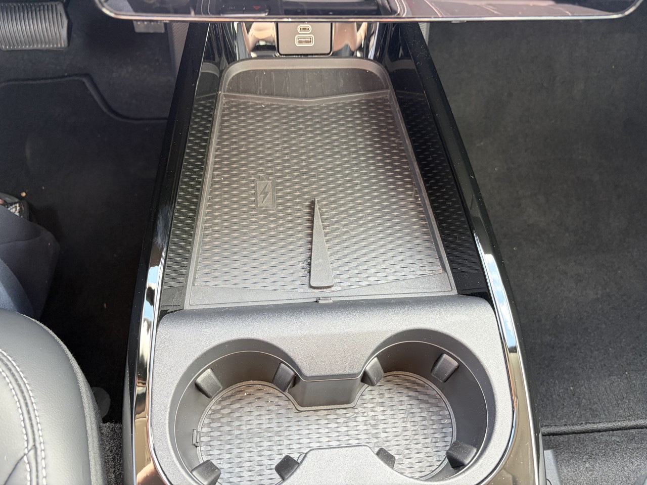 2025 Ford Mustang Mach-E SELECT SIÈGES AVANT CHAUFFANT TAPIS RECHARGE SANS FIL Main Image