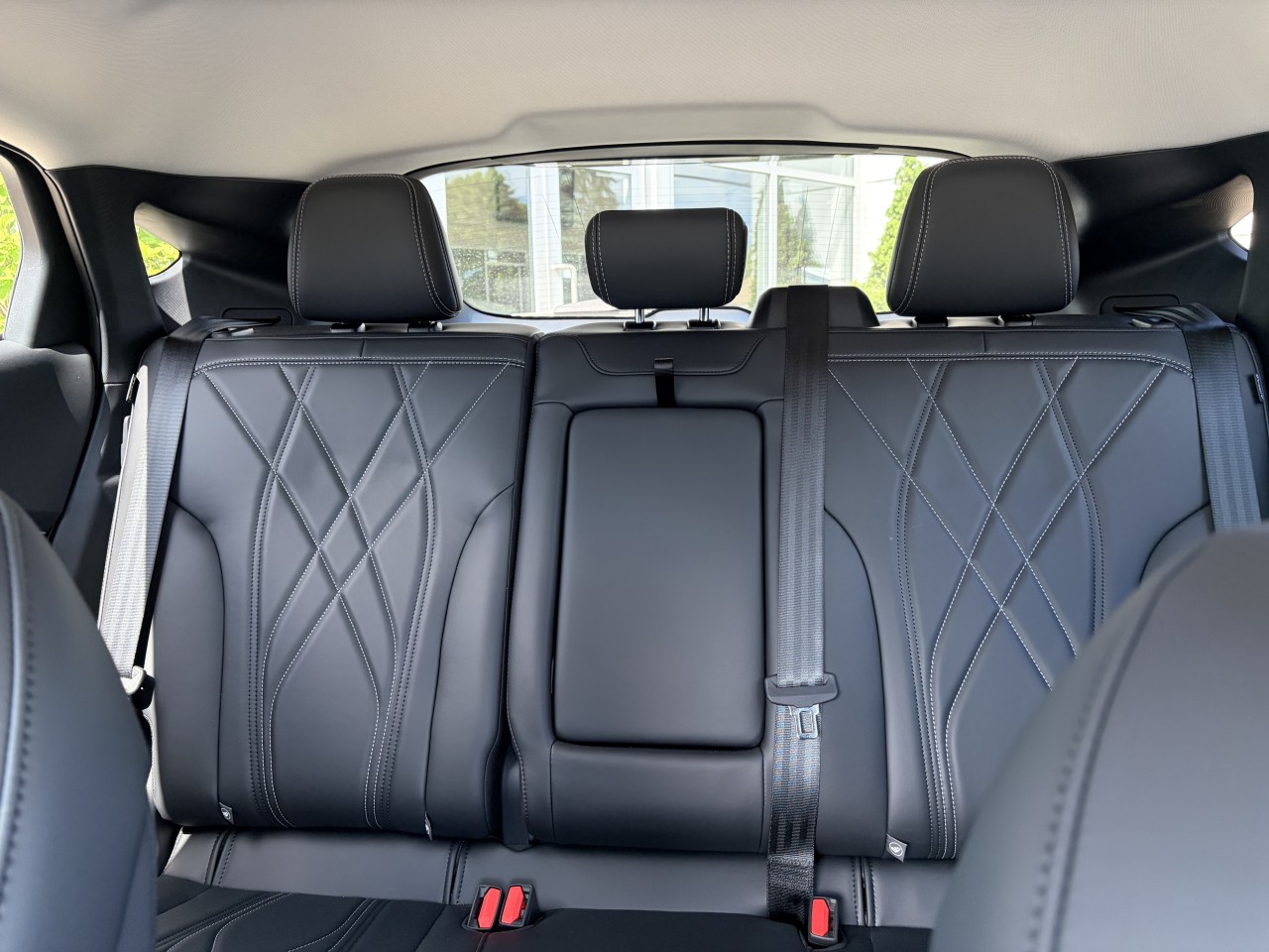 2025 Ford Mustang Mach-E SELECT SIÈGES AVANT CHAUFFANT TAPIS RECHARGE SANS FIL Main Image