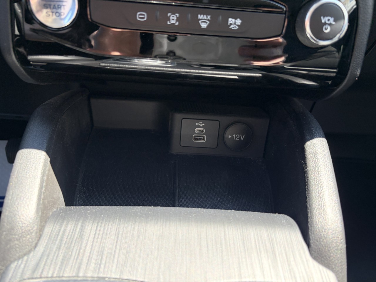 2025 Ford Escape PHEV Main Image