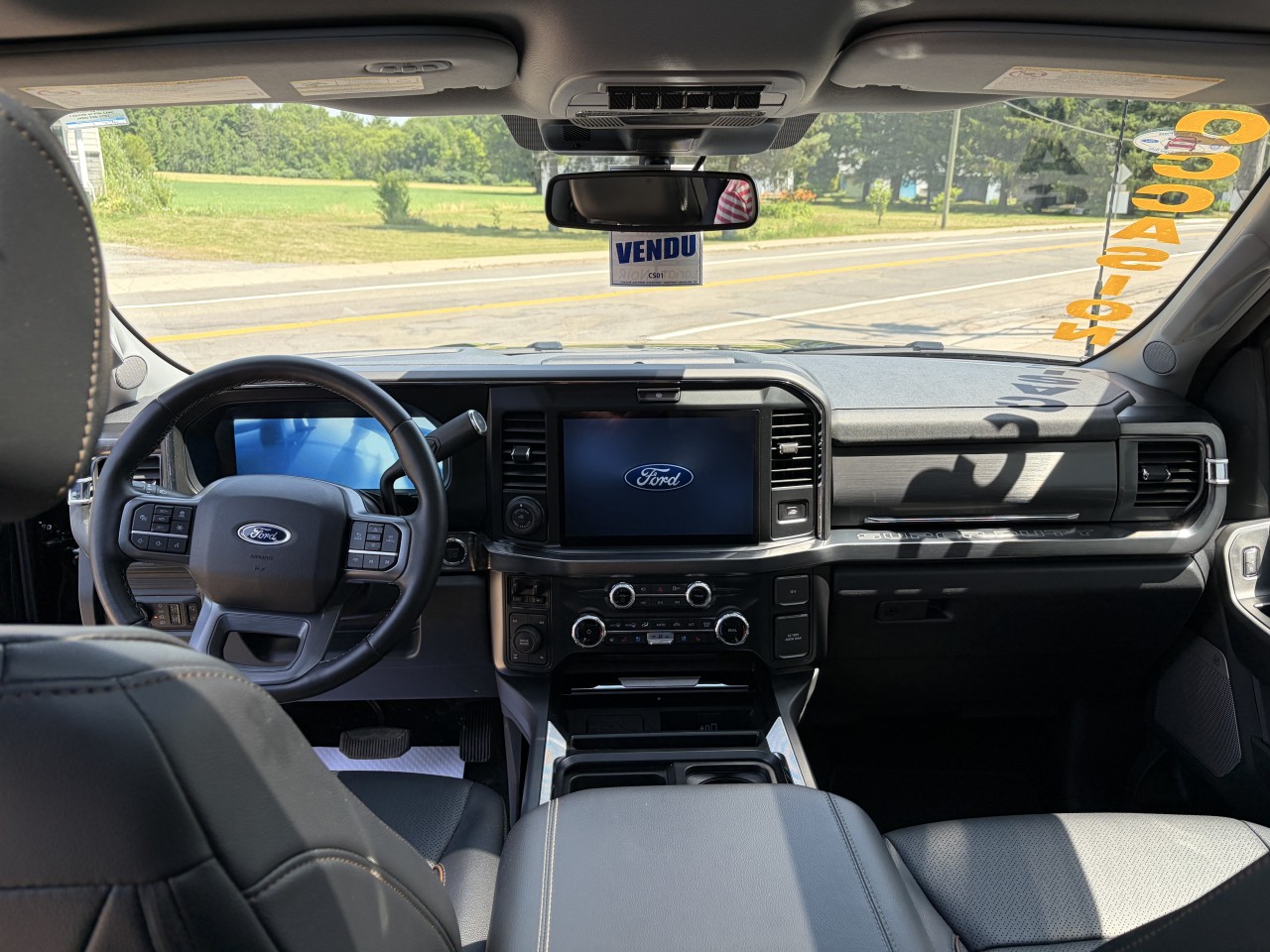 2025 Ford F-250 Super Duty LARIAT 4X4 CREWCAB TOIT OUVRANT CUIR V8 DIESEL Main Image