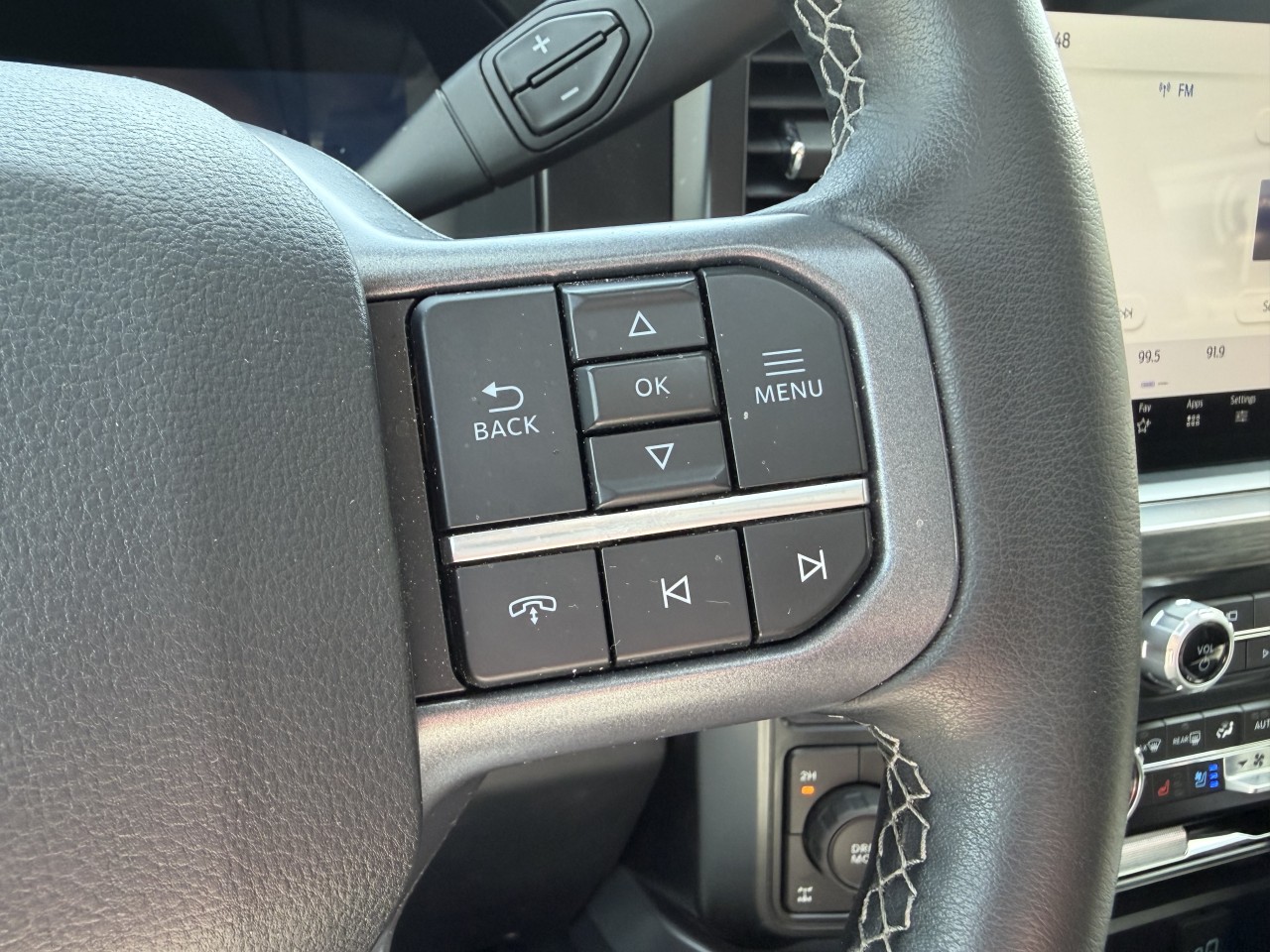 2025 Ford F-250 Super Duty LARIAT 4X4 CREWCAB TOIT OUVRANT CUIR V8 DIESEL Main Image