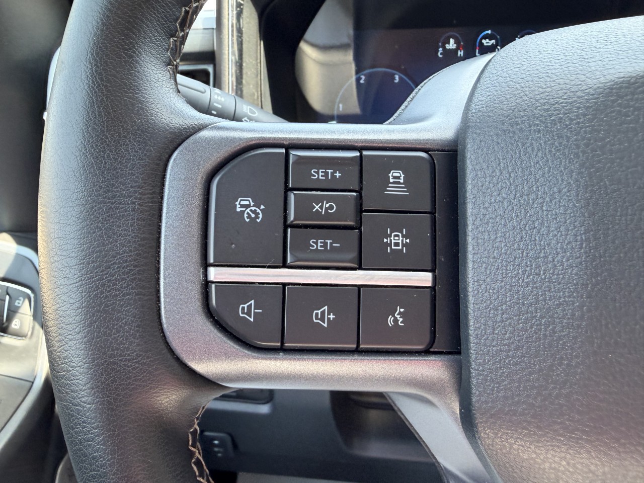 2025 Ford F-250 Super Duty LARIAT 4X4 CREWCAB TOIT OUVRANT CUIR V8 DIESEL Main Image