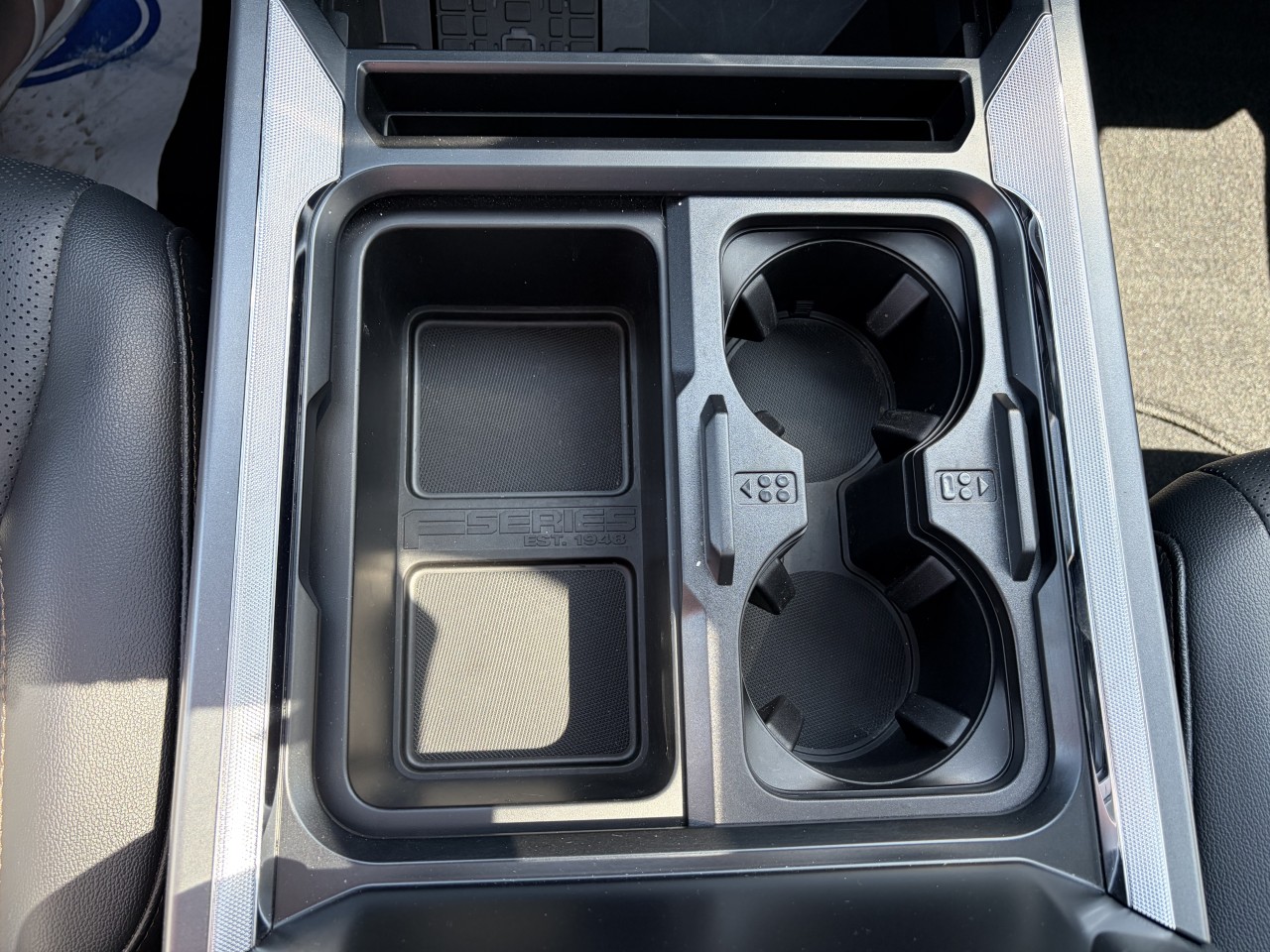 2025 Ford F-250 Super Duty LARIAT 4X4 CREWCAB TOIT OUVRANT CUIR V8 DIESEL Main Image