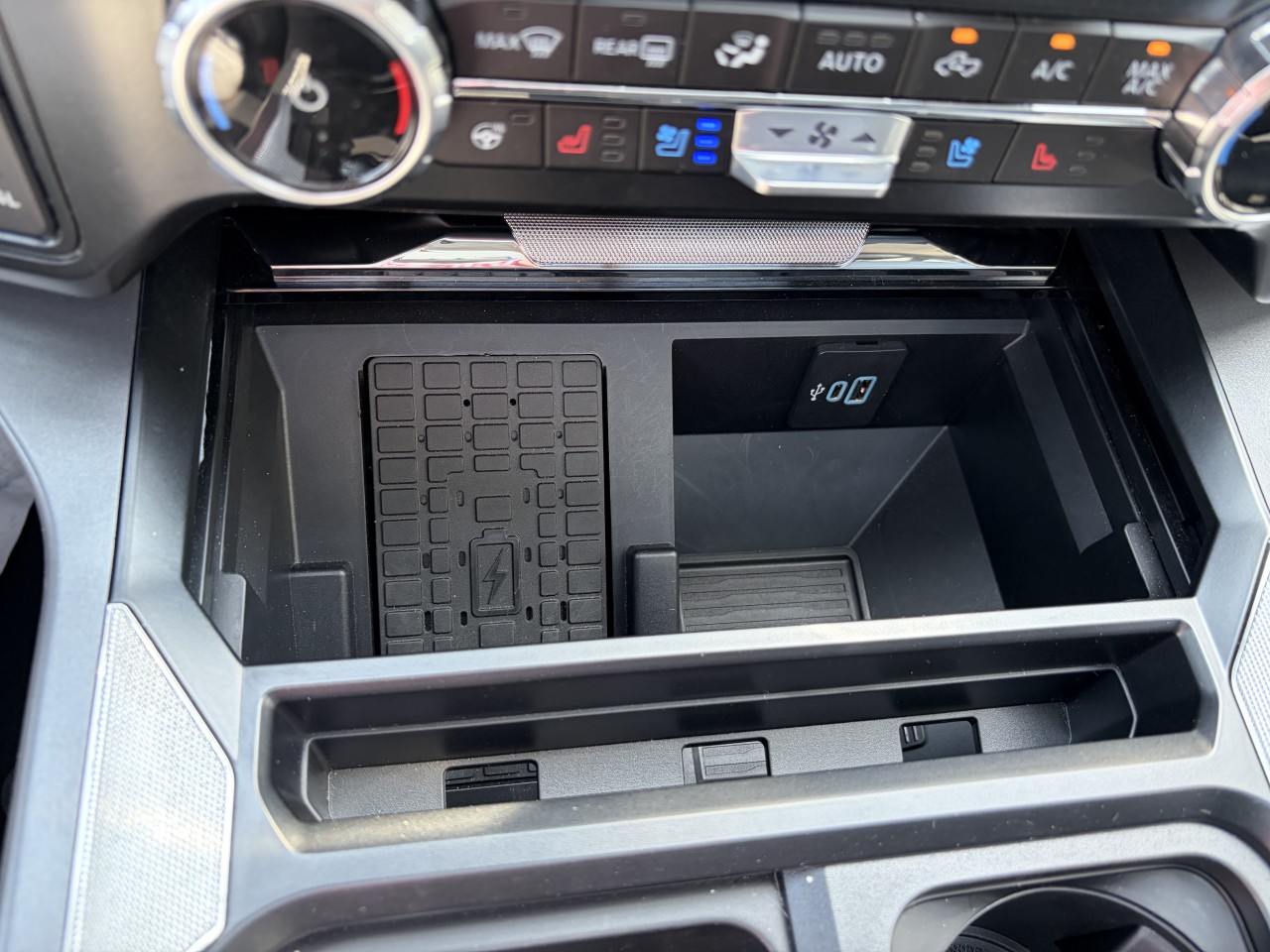 2025 Ford F-250 Super Duty LARIAT 4X4 CREWCAB TOIT OUVRANT CUIR V8 DIESEL Main Image