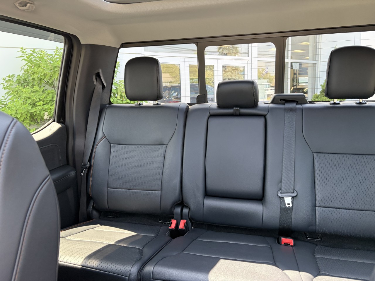 2025 Ford F-250 Super Duty LARIAT 4X4 CREWCAB TOIT OUVRANT CUIR V8 DIESEL Main Image