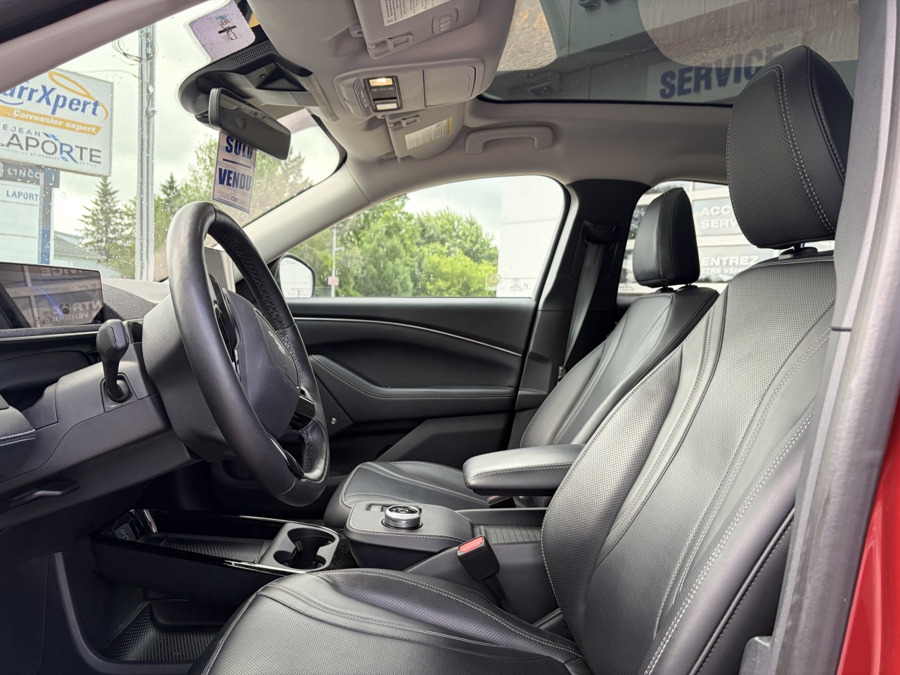 2022 Ford Mustang Mach-E PREMIUM LONG RANGE BATTERY TOIT PANORAMIQUE Main Image