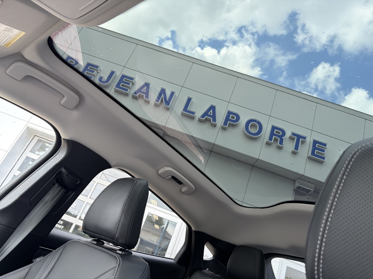 2022 Ford Mustang Mach-E PREMIUM LONG RANGE BATTERY TOIT PANORAMIQUE Main Image