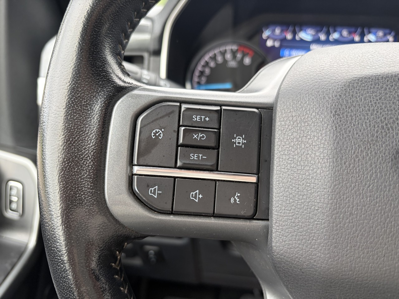 2022 Ford F-150 XLT 4X4 SUPERCREW V8 302A Main Image
