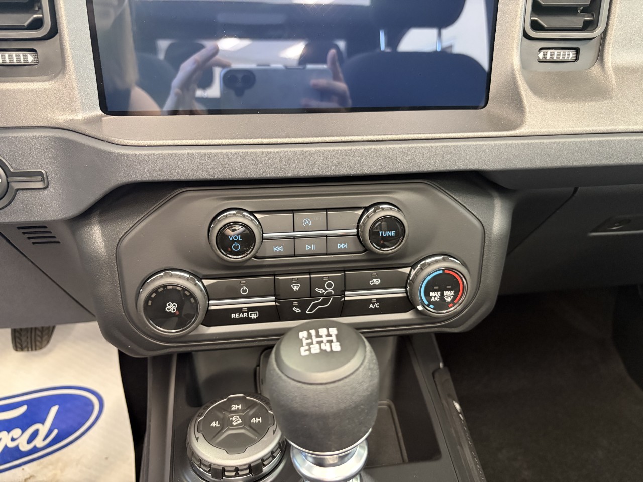 2026 Ford Bronco Base Main Image