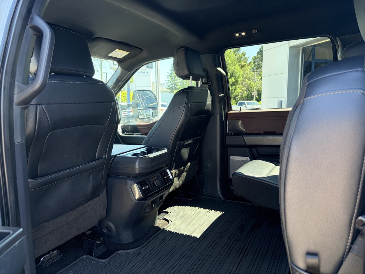 2023 Ford F-150 LARIAT Main Image