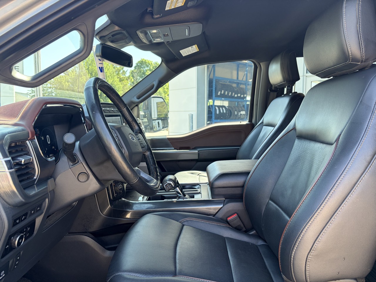 2023 Ford F-150 LARIAT Main Image
