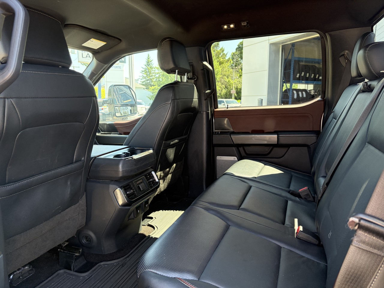 2023 Ford F-150 LARIAT Main Image