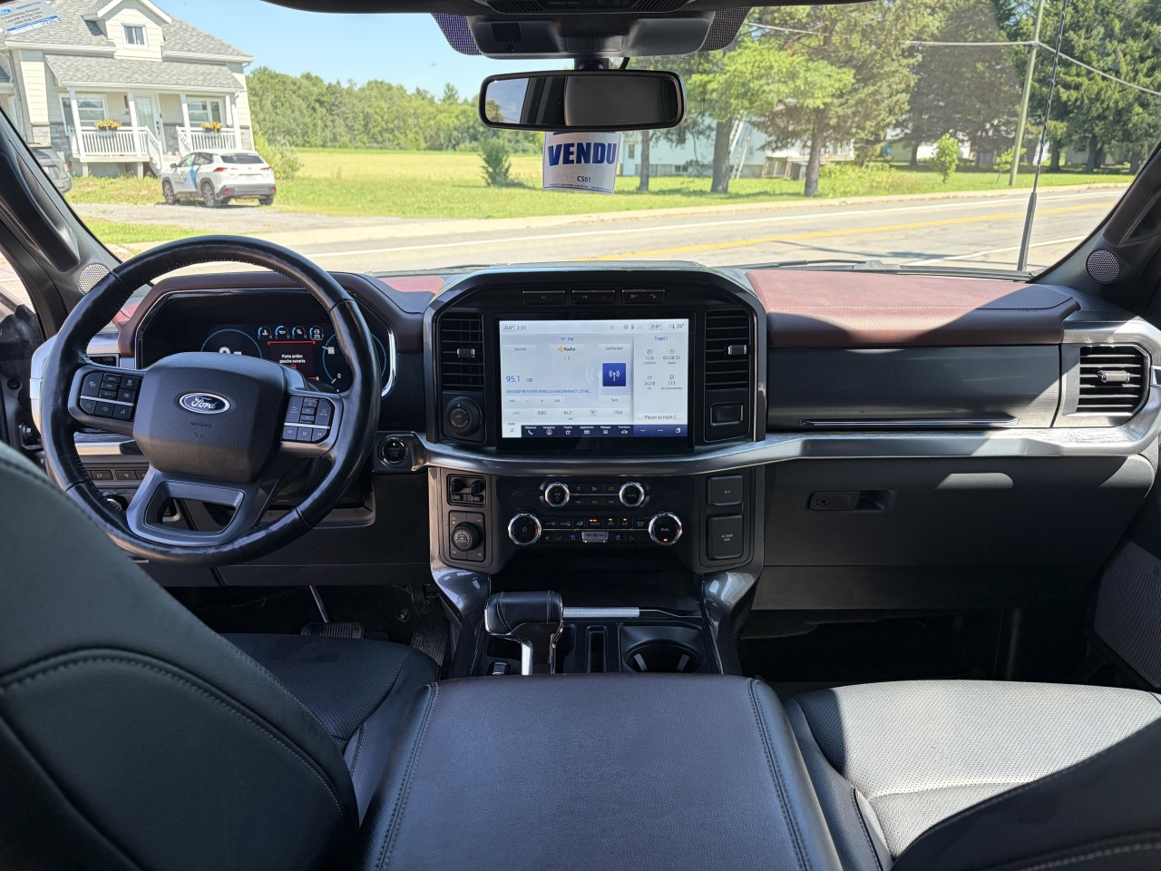 2023 Ford F-150 LARIAT Main Image