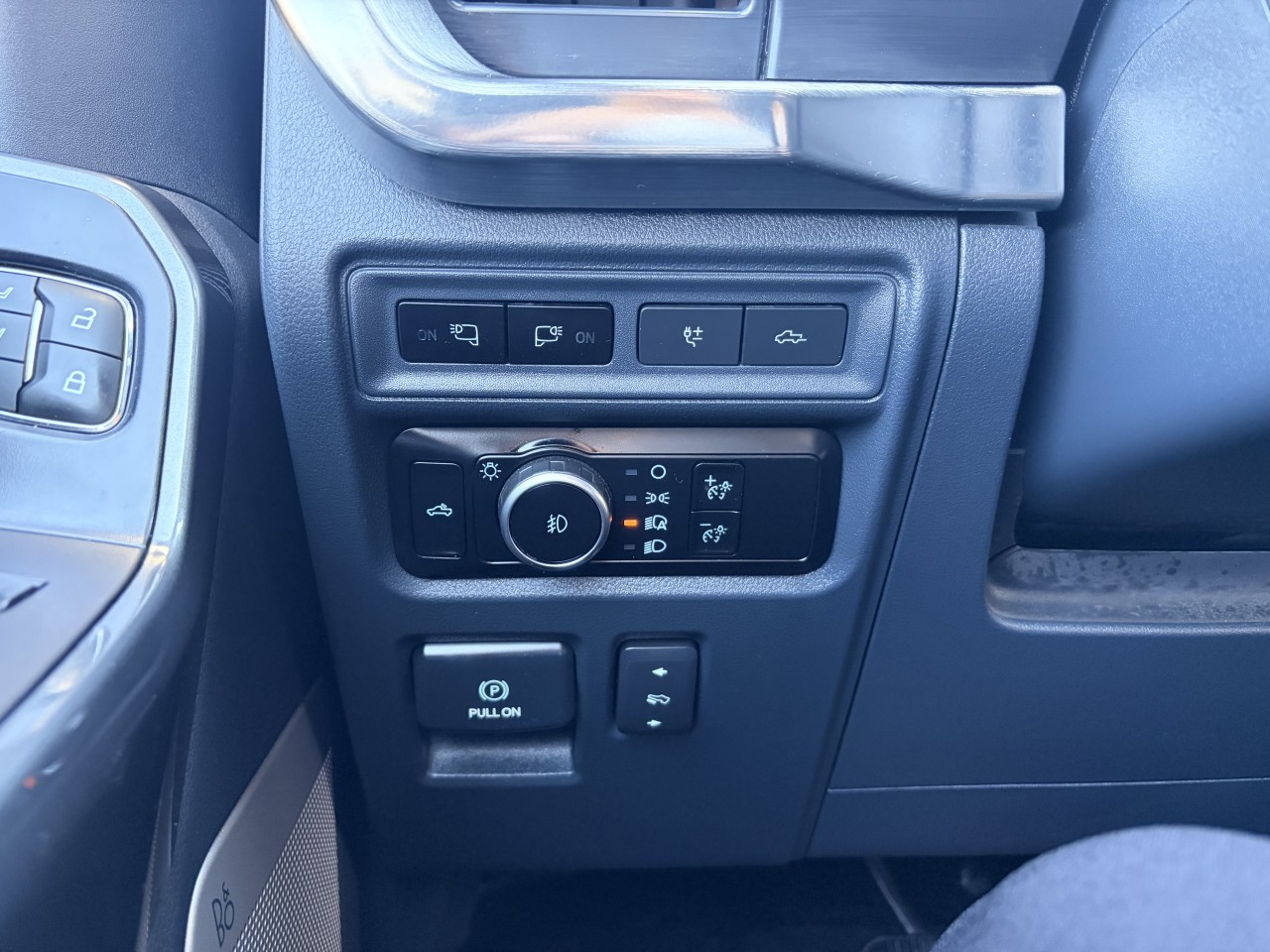 2023 Ford F-150 LARIAT Main Image