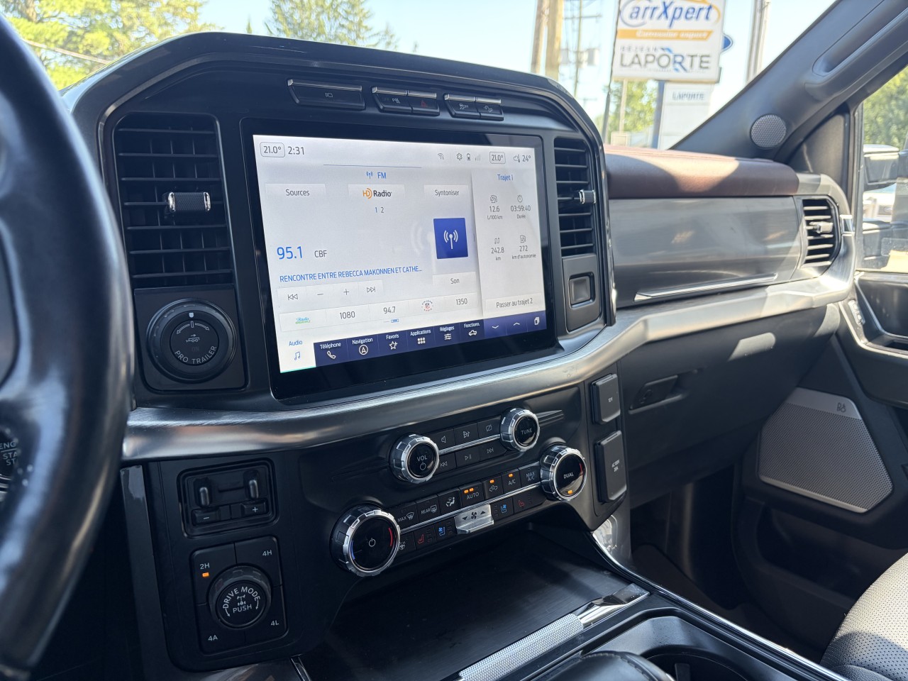 2023 Ford F-150 LARIAT Main Image