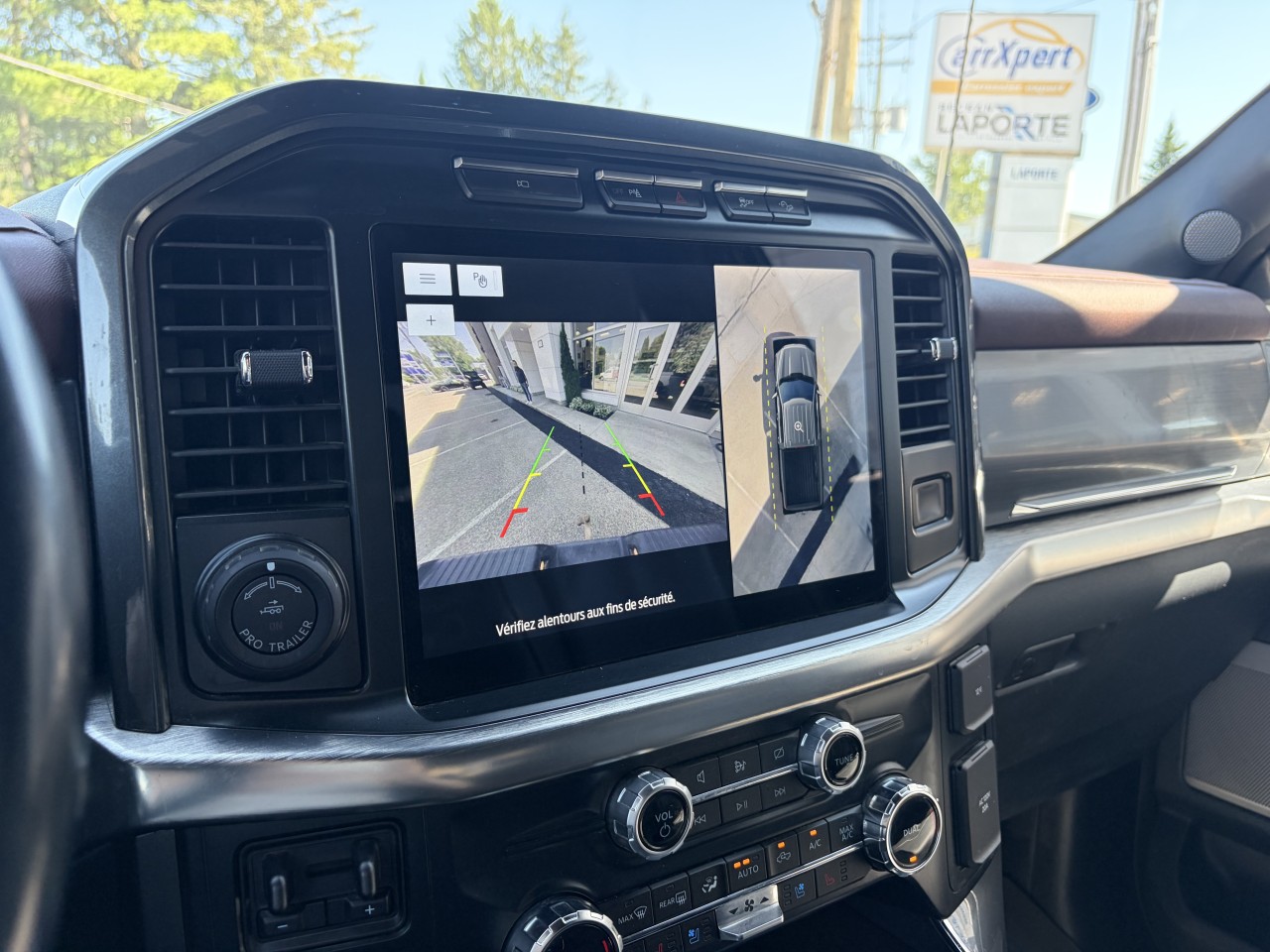 2023 Ford F-150 LARIAT Main Image