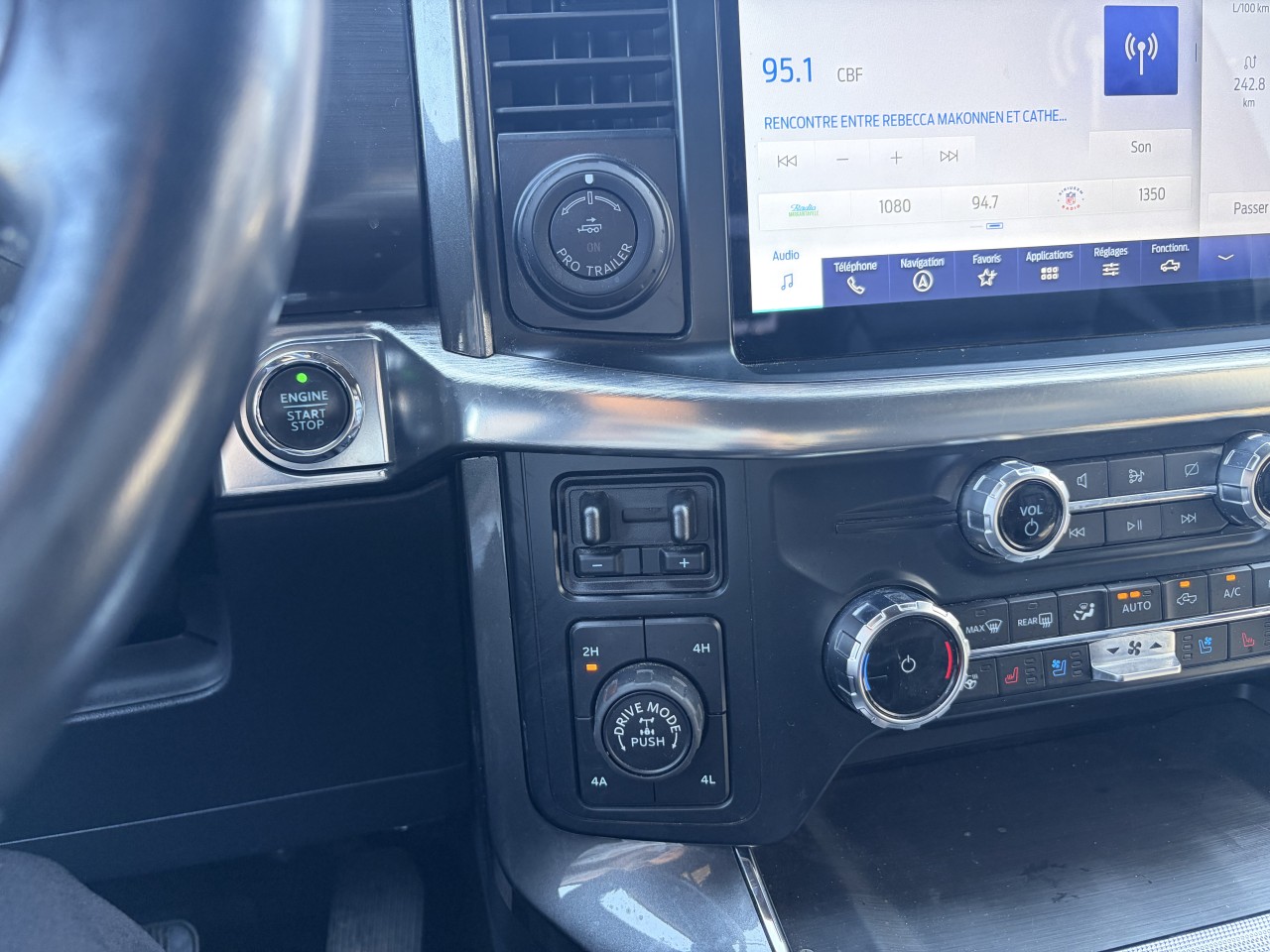 2023 Ford F-150 LARIAT Main Image