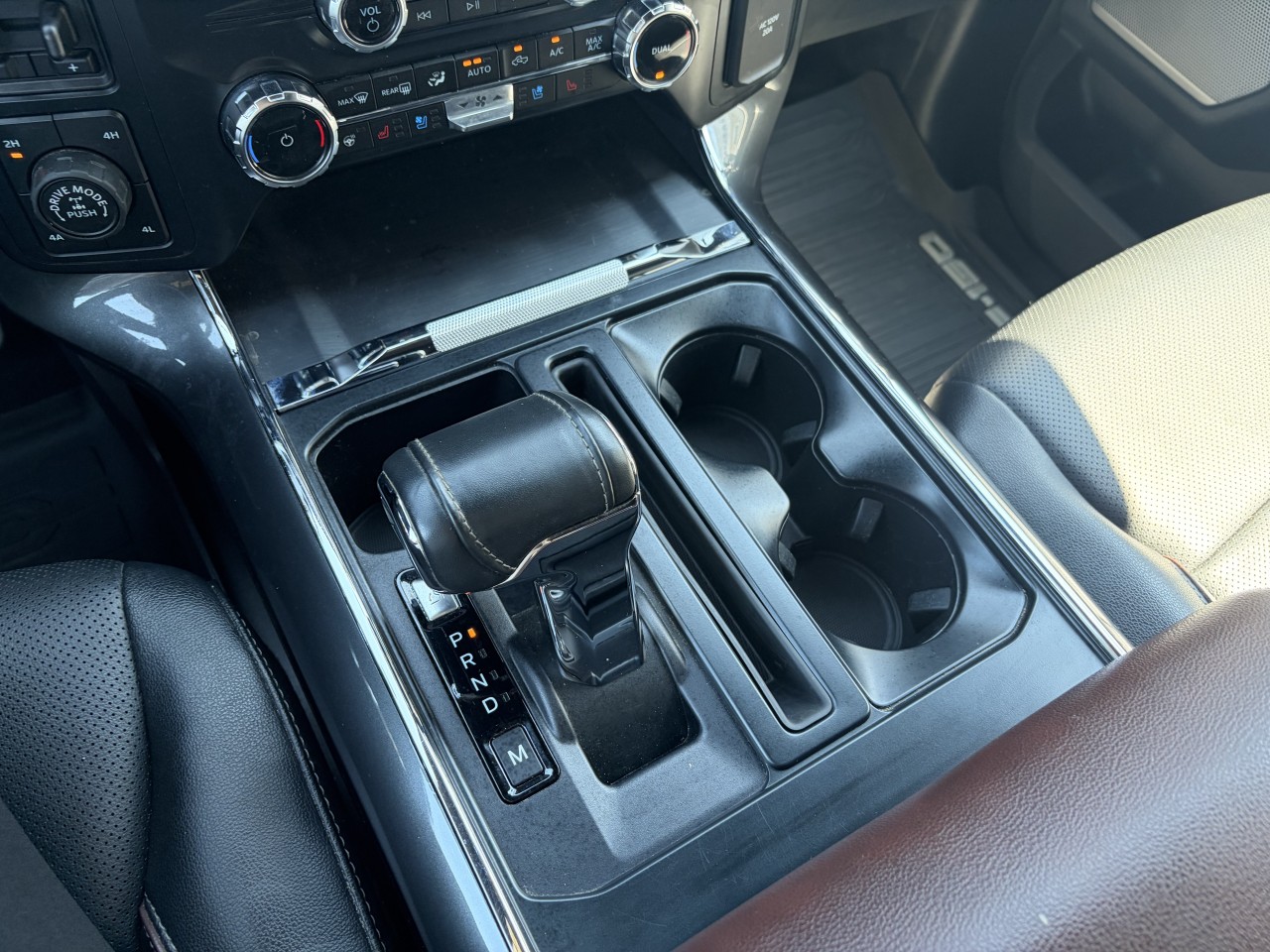 2023 Ford F-150 LARIAT Main Image